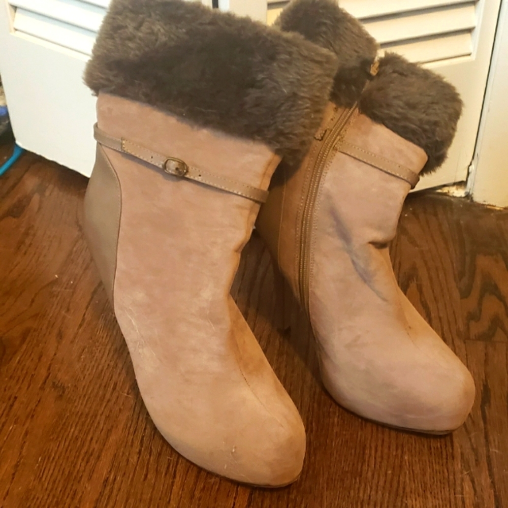 Boots - Picture 3 of 3
